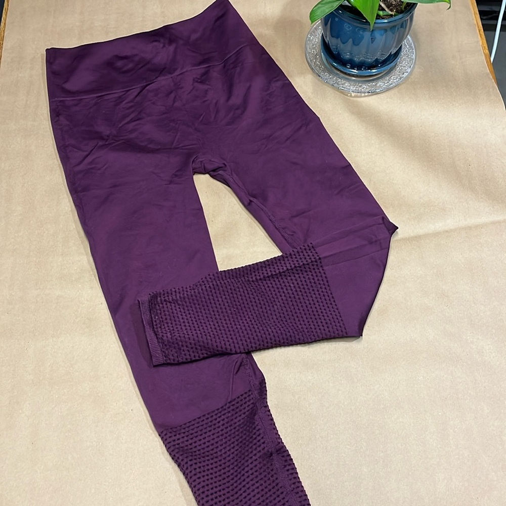 Fabletics Burgundy Maroon Leggings with Mesh Detail Size Small